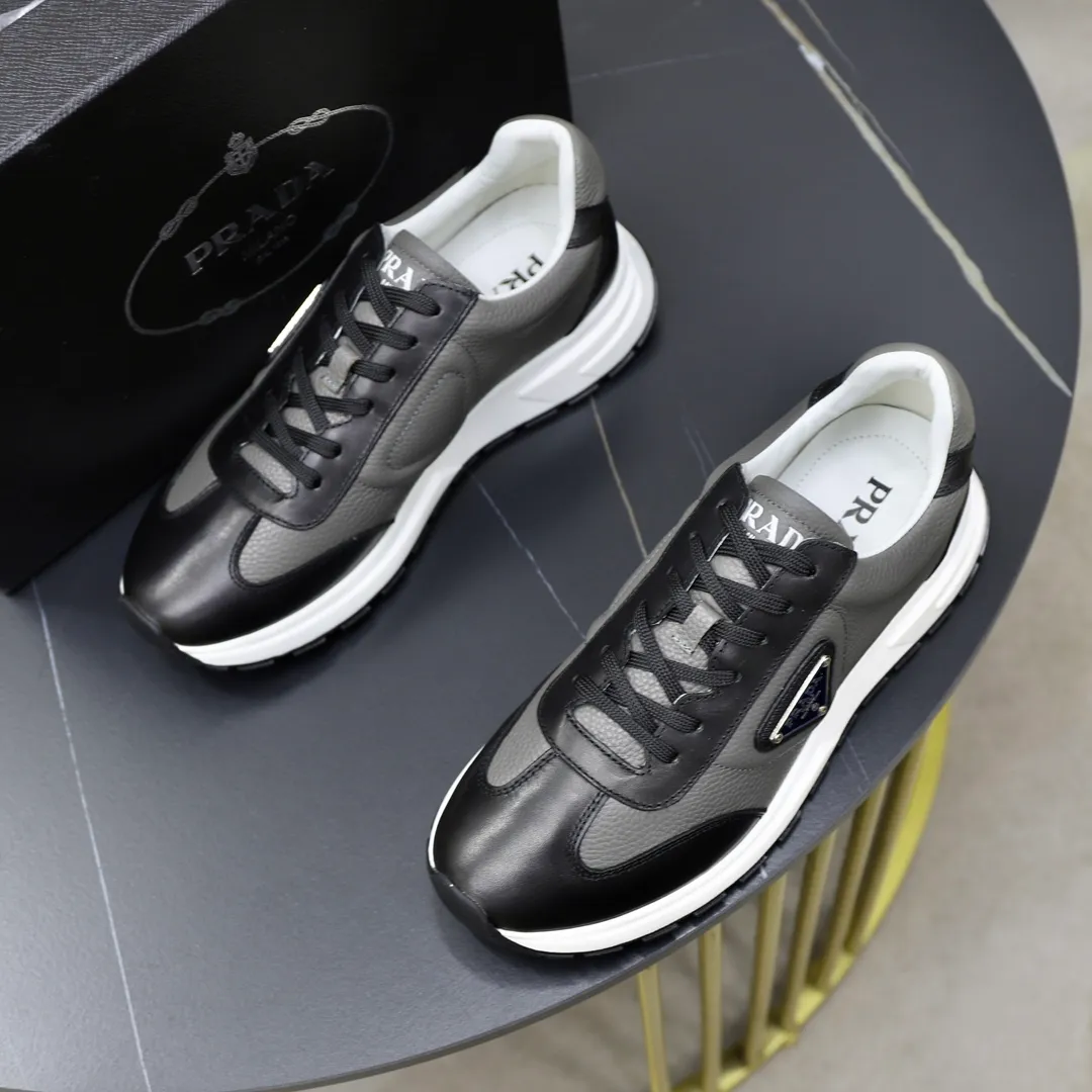 Factory price: 720💰Top original order Brand: PRADA (Prada) Standard code: Men's size 38/44 (45 can be customized) Grade: Same as the official website Material: Original cowhide leather lining Original combination two-color wear-resistant soft outsole Style category: Leisure and sports version Young fashion European and American trend British style Color: Actual picture color